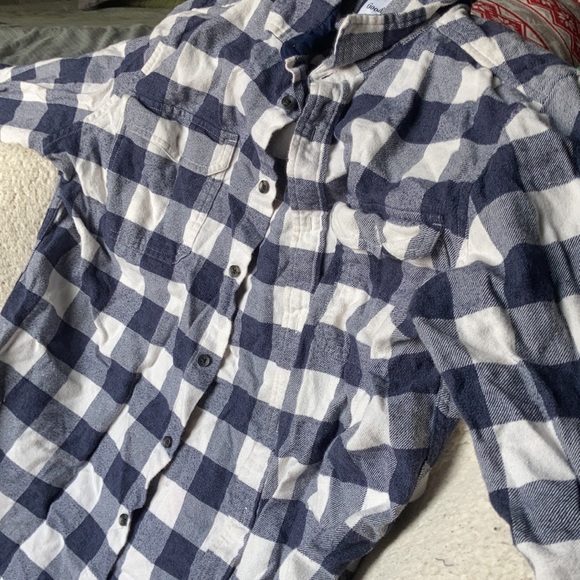 Casual blue and white button up - Picture 4 of 4